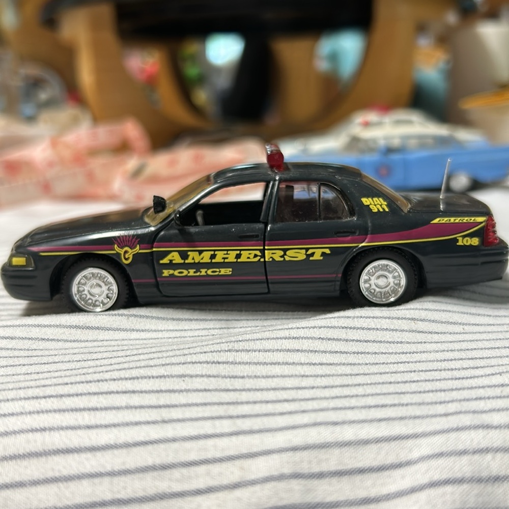 Amherst Police car - Picture 7 of 8